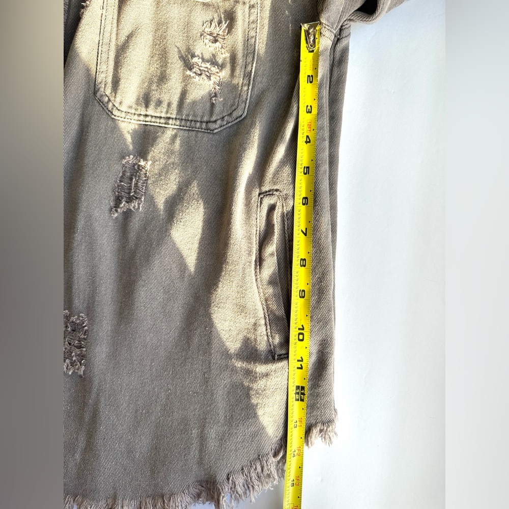 POL‎ Women's Charcoal Distressed Fade Raw Jean Jacket Sz Small Oversized Fit - Picture 8 of 9